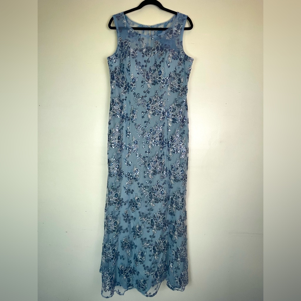 Alex Evenings Women's Long Sleeveless Dress Light Blue Lace Size 14